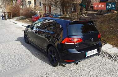 Хетчбек Volkswagen Golf 2013 в 