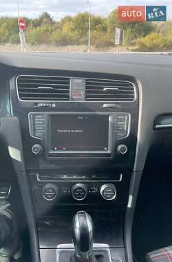 Хетчбек Volkswagen Golf 2013 в 