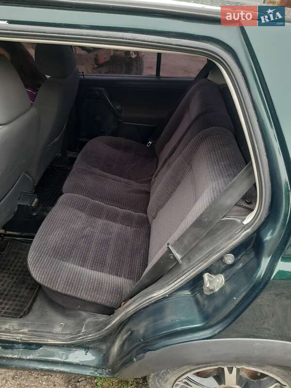 Хетчбек Volkswagen Golf 1995 в Чернівцях