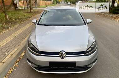 Хэтчбек Volkswagen Golf 2019 в Киеве