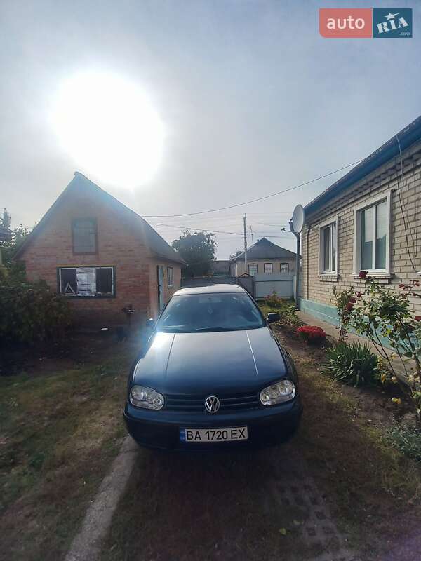 Хэтчбек Volkswagen Golf 2001 в Кропивницком