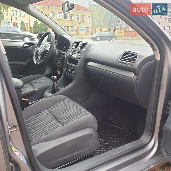 Хэтчбек Volkswagen Golf 2012 в Киеве