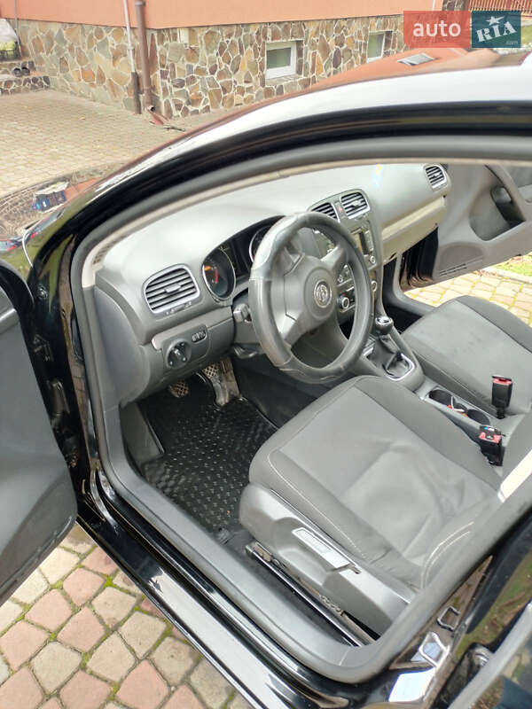 Хетчбек Volkswagen Golf 2010 в Івано-Франківську