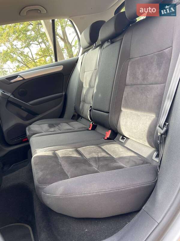 Хетчбек Volkswagen Golf 2012 в Черкасах