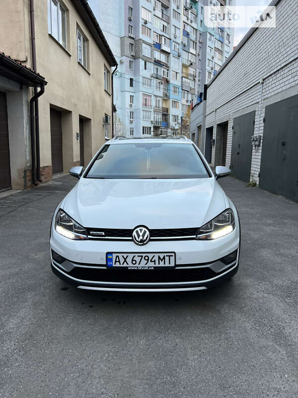 Універсал Volkswagen Golf 2017 в Харкові