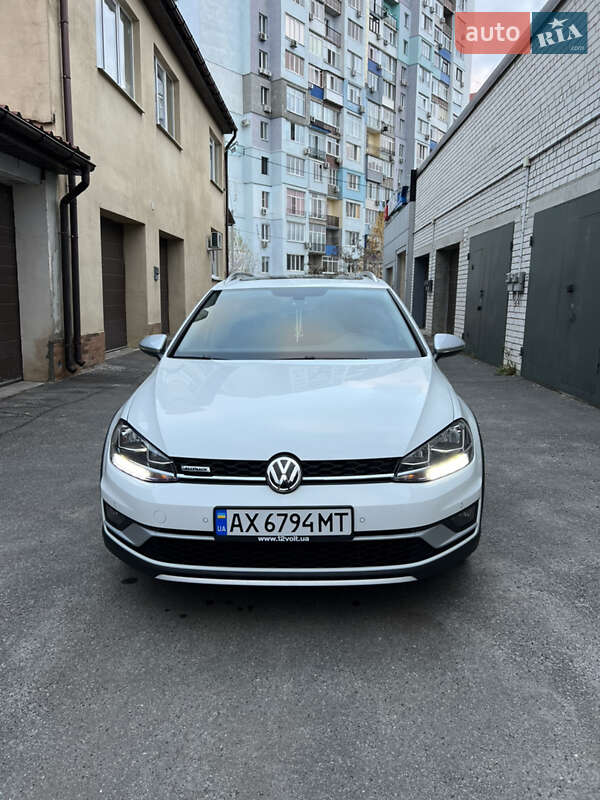 Універсал Volkswagen Golf 2017 в Харкові