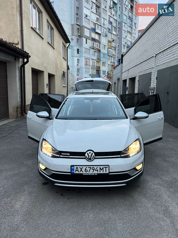 Універсал Volkswagen Golf 2017 в Харкові