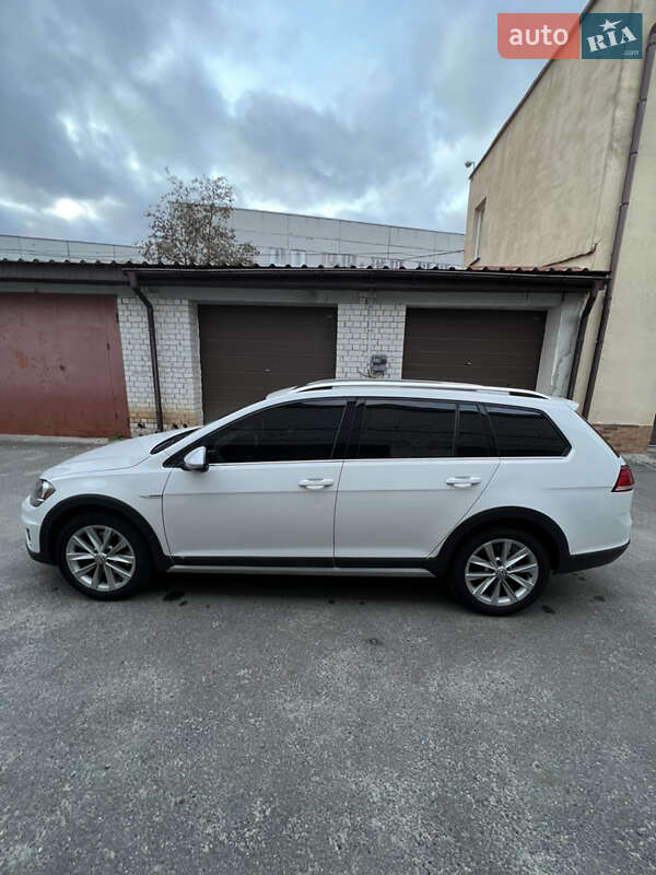 Універсал Volkswagen Golf 2017 в Харкові
