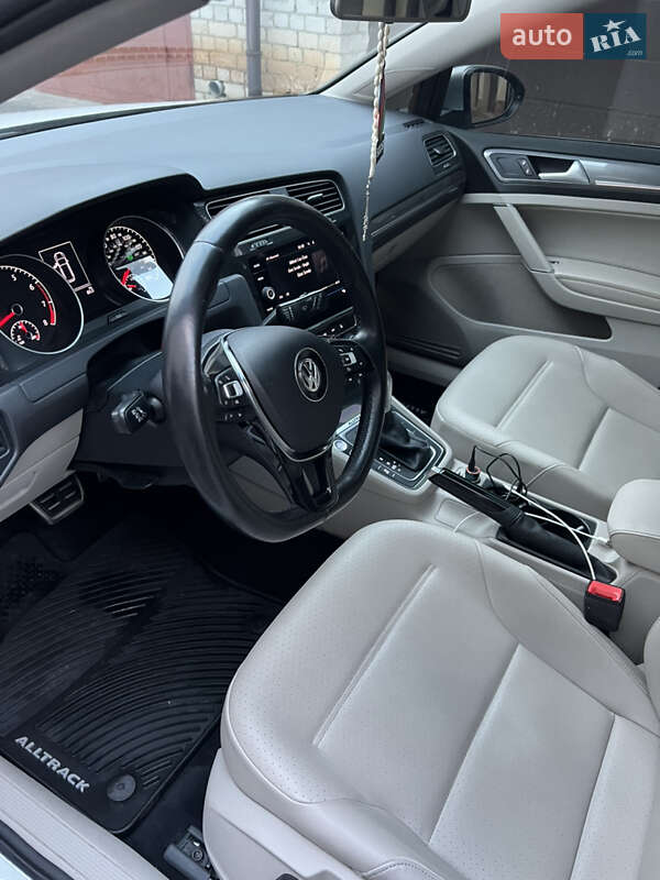 Універсал Volkswagen Golf 2017 в Харкові