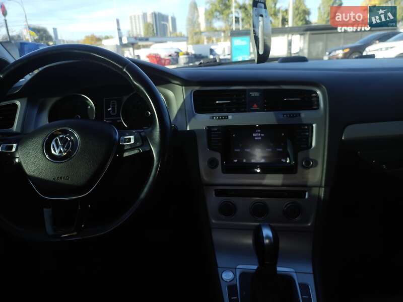 Універсал Volkswagen Golf 2015 в Києві