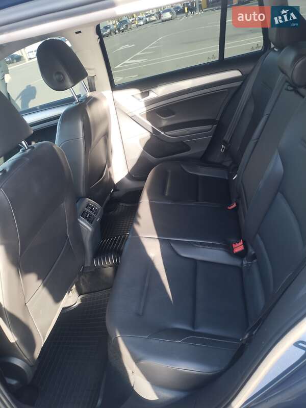 Універсал Volkswagen Golf 2015 в Києві