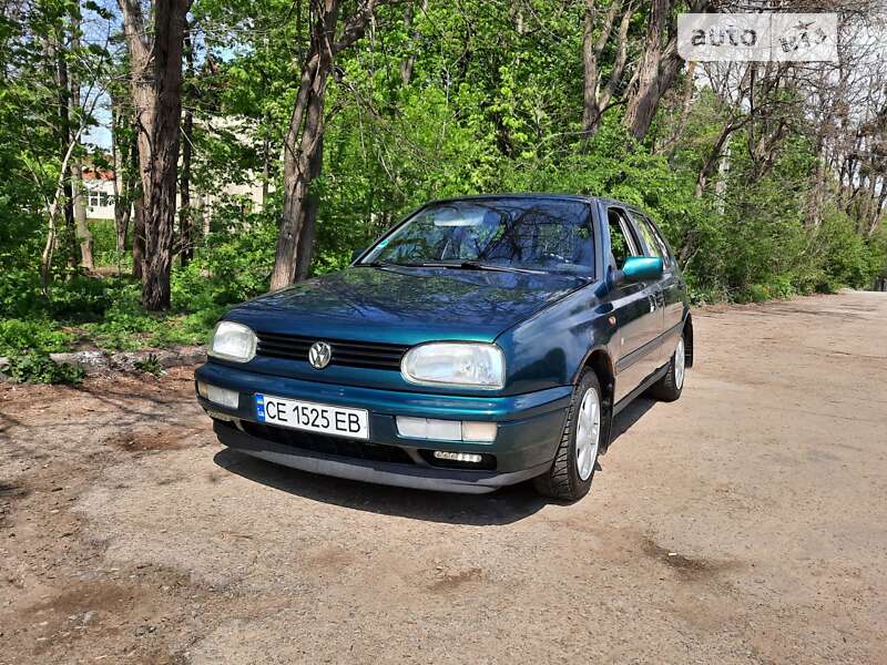 Хэтчбек Volkswagen Golf 1997 в Черновцах