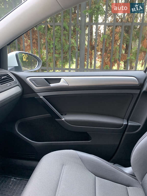 Универсал Volkswagen Golf 2015 в Луцке