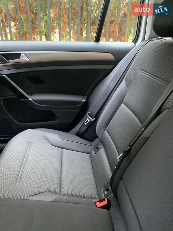 Универсал Volkswagen Golf 2015 в Луцке