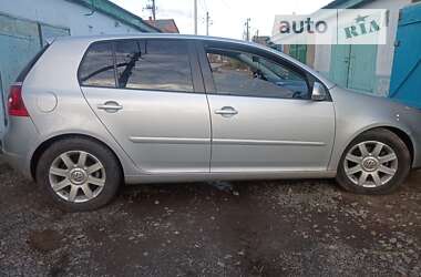 Хэтчбек Volkswagen Golf 2004 в Старой Синяве