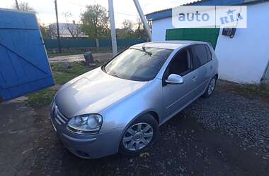 Хэтчбек Volkswagen Golf 2004 в Старой Синяве