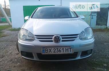 Хэтчбек Volkswagen Golf 2004 в Старой Синяве