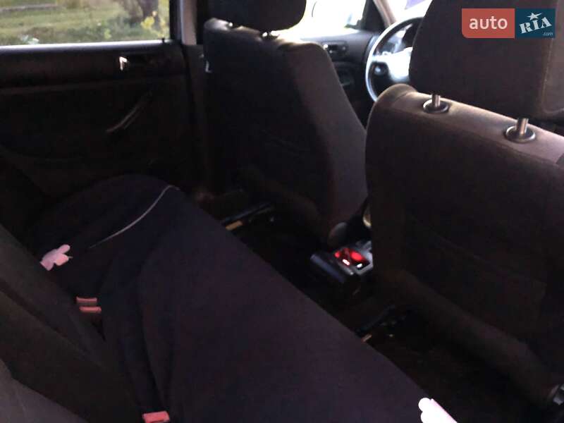 Хэтчбек Volkswagen Golf 2002 в Косове