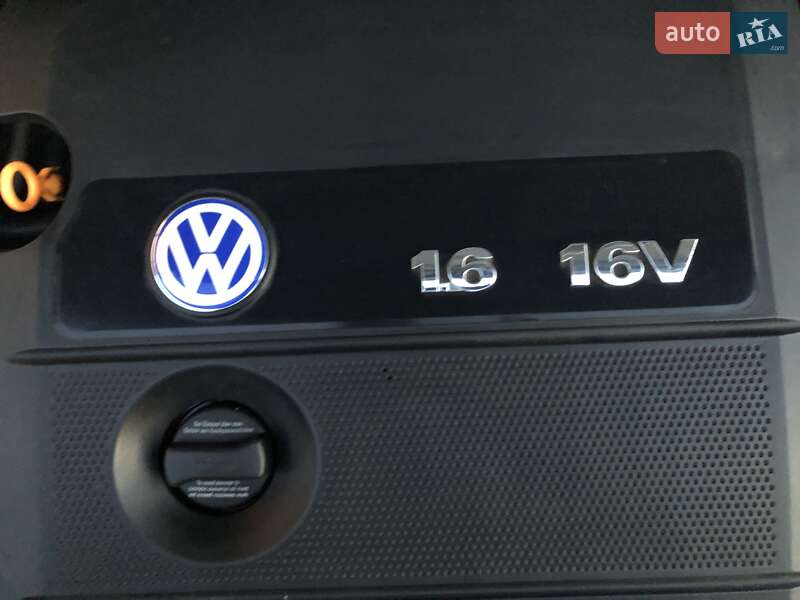 Хэтчбек Volkswagen Golf 2002 в Косове