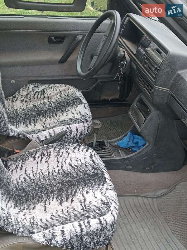 Хэтчбек Volkswagen Golf 1988 в Луцке фото 3 Хэтчбек Volkswagen Golf 1988 в Луцке