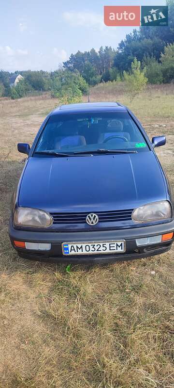 Хетчбек Volkswagen Golf 1994 в Зарічному