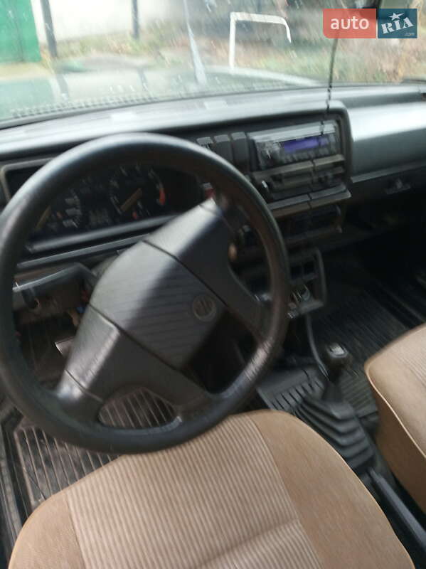 Хетчбек Volkswagen Golf 1988 в Кам'янському