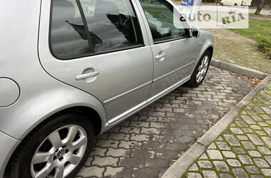 Хетчбек Volkswagen Golf 2003 в Рівному