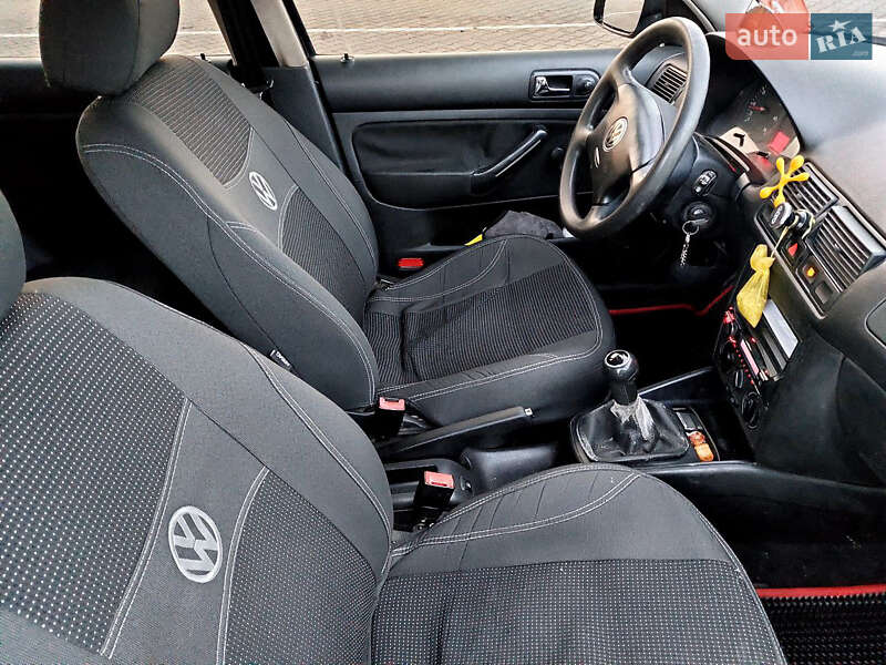Хэтчбек Volkswagen Golf 2001 в Киеве