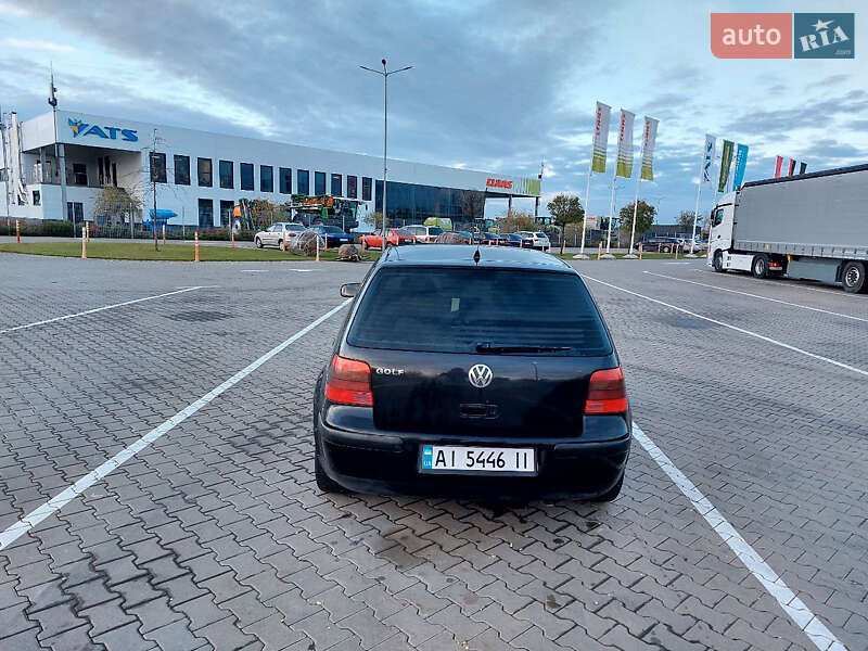 Хэтчбек Volkswagen Golf 2001 в Киеве