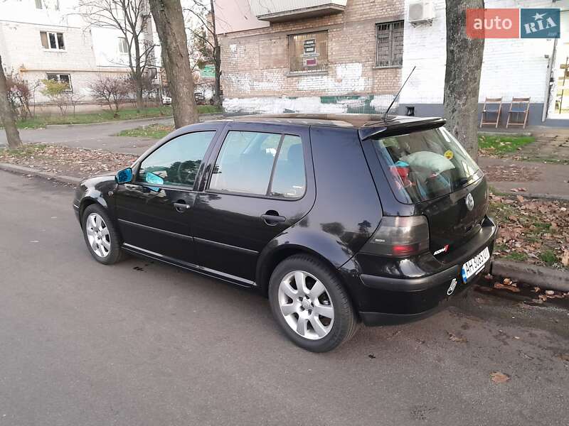 Хэтчбек Volkswagen Golf 2000 в Киеве