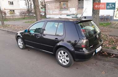 Хэтчбек Volkswagen Golf 2000 в 