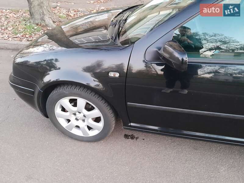 Хэтчбек Volkswagen Golf 2000 в Киеве