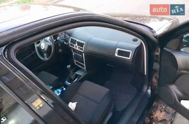 Хэтчбек Volkswagen Golf 2000 в 
