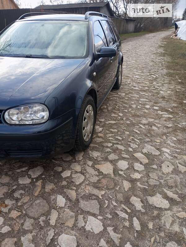 Универсал Volkswagen Golf 2004 в Глухове