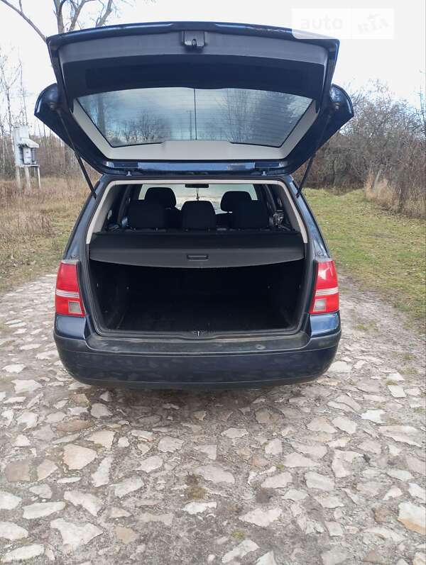 Универсал Volkswagen Golf 2004 в Глухове