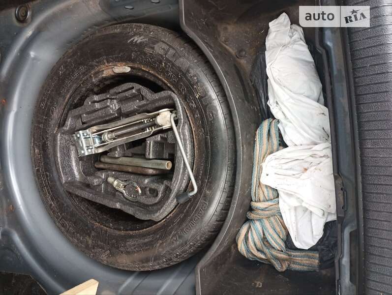 Универсал Volkswagen Golf 2004 в Глухове