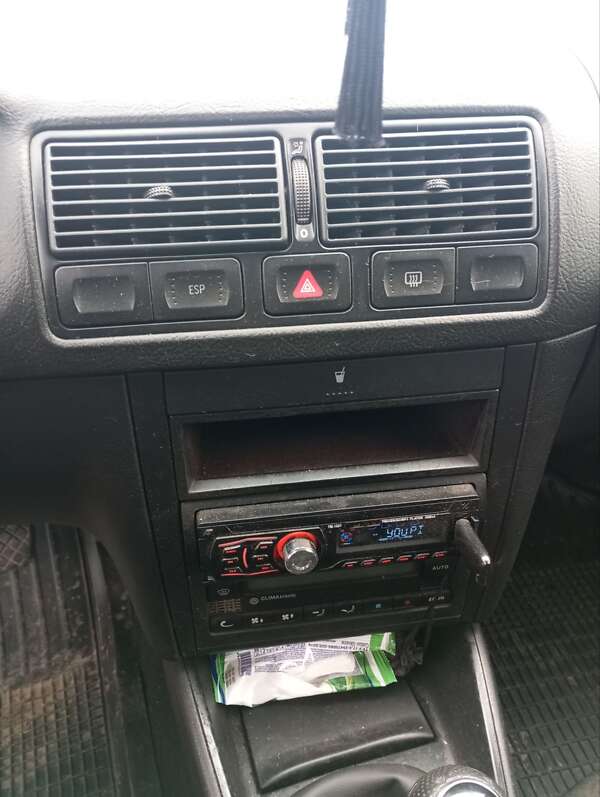 Универсал Volkswagen Golf 2004 в Глухове