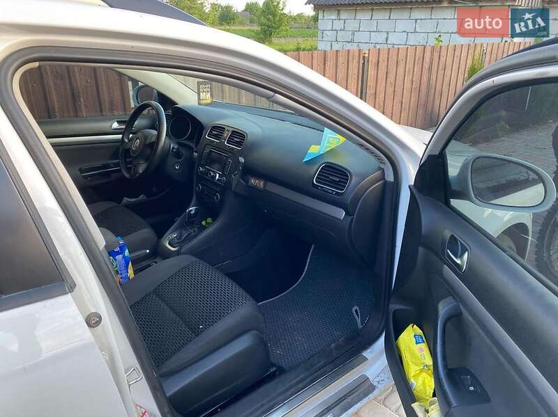 Универсал Volkswagen Golf 2011 в Луцке