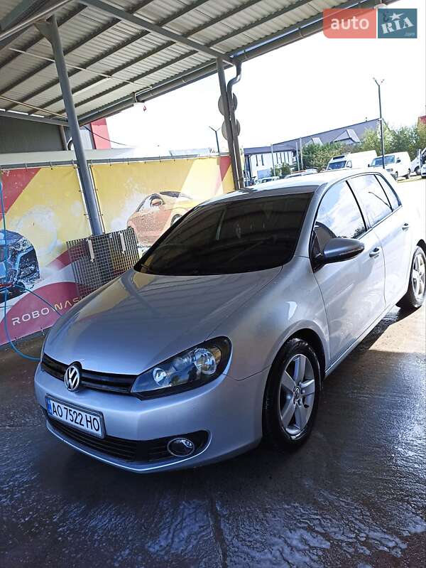 Хэтчбек Volkswagen Golf 2012 в Виноградове