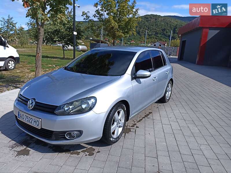 Хэтчбек Volkswagen Golf 2012 в Виноградове