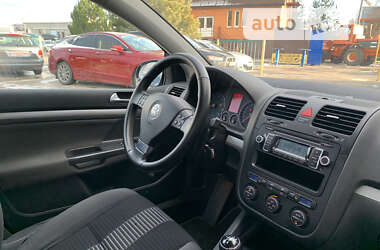 Хетчбек Volkswagen Golf 2008 в Харкові