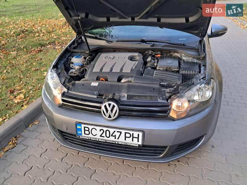 Хэтчбек Volkswagen Golf 2010 в Львове
