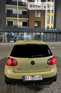 Хэтчбек Volkswagen Golf 2005 в Калуше