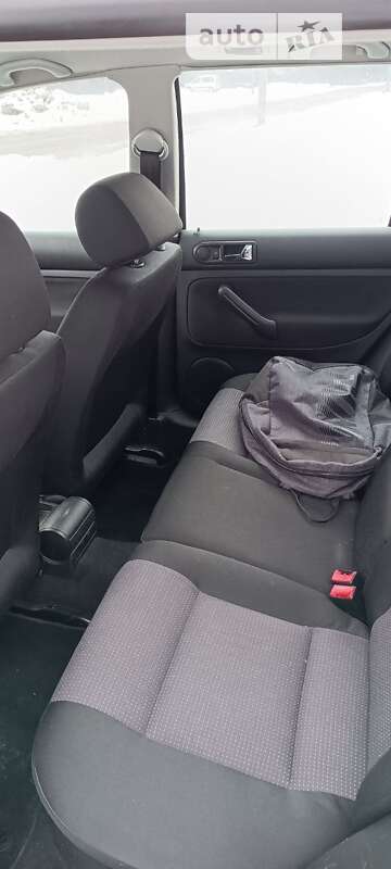 Хетчбек Volkswagen Golf 2002 в Гадячі