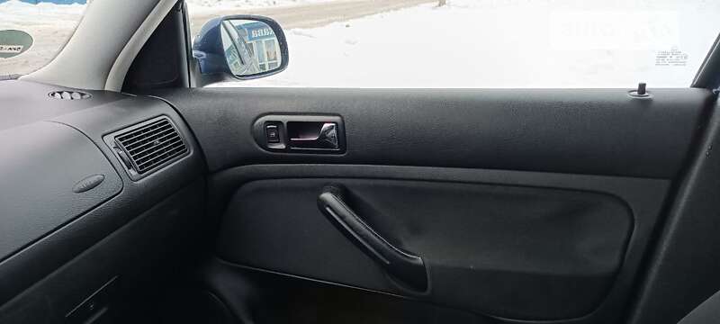 Хетчбек Volkswagen Golf 2002 в Гадячі