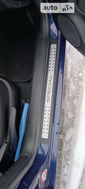 Хетчбек Volkswagen Golf 2002 в Гадячі