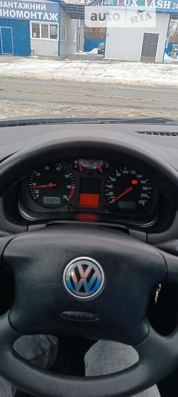 Хетчбек Volkswagen Golf 2002 в Гадячі