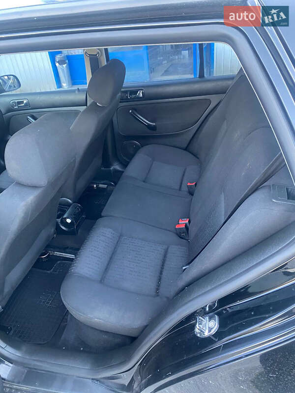 Хетчбек Volkswagen Golf 2003 в Ворохті