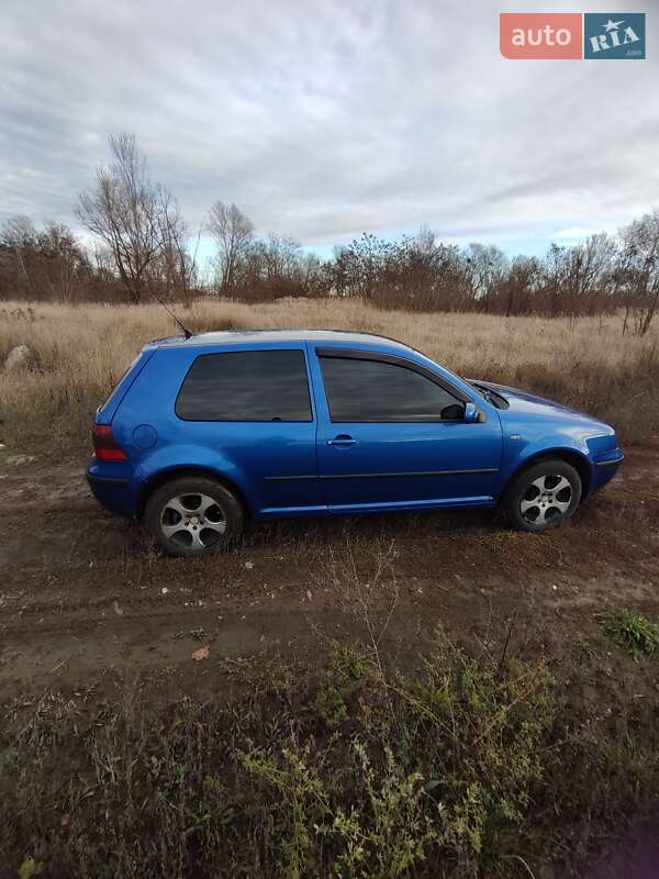 Хетчбек Volkswagen Golf 1998 в Зміїві