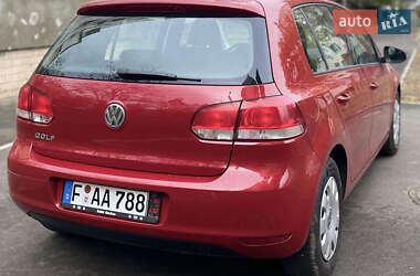 Хэтчбек Volkswagen Golf 2010 в 